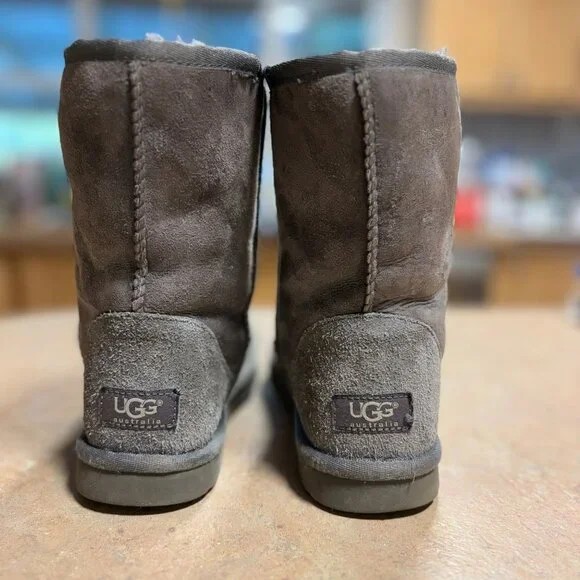 EXCELLENT UGG Classic Short II Suede Boots Gray Twinface Sheepskin Lining 6 - Picture 7 of 13